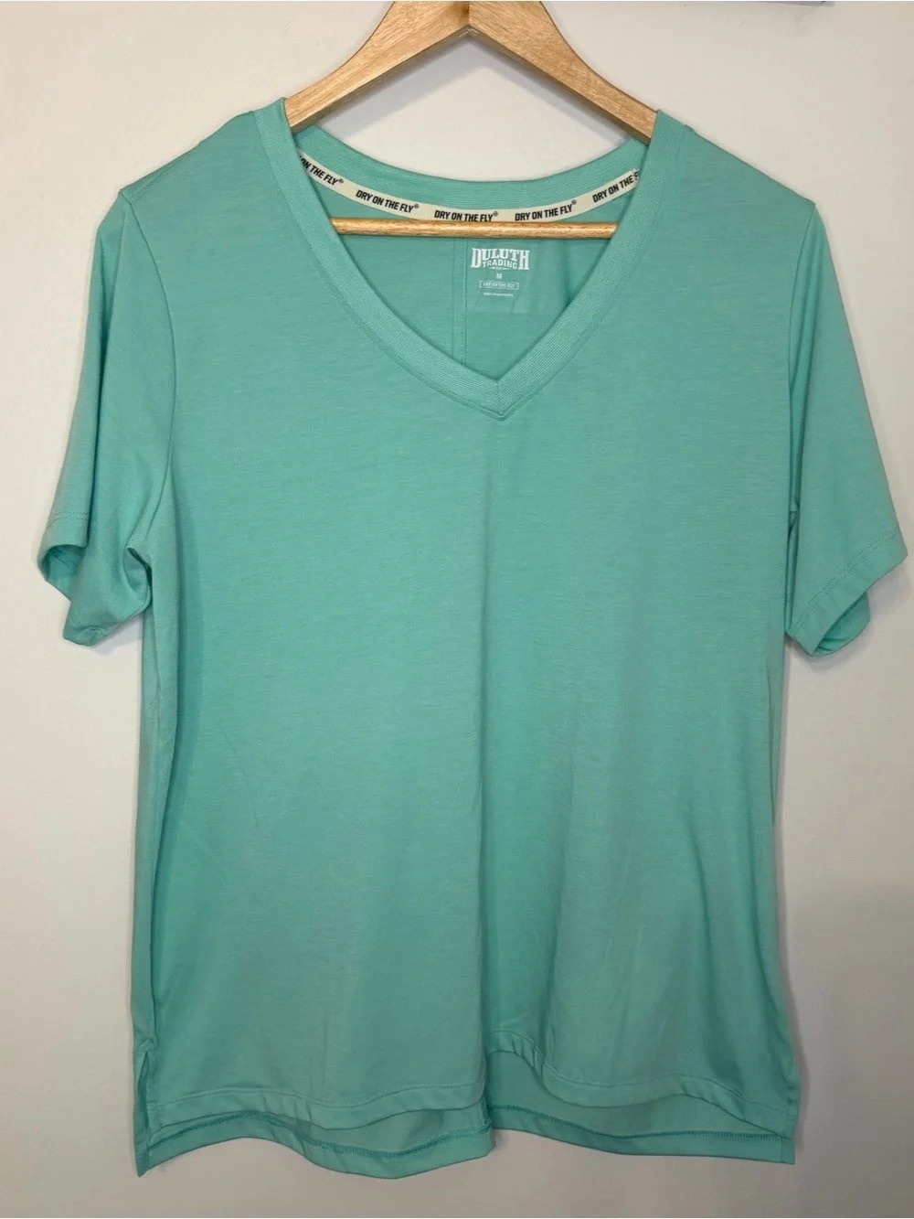 Duluth Trading Co Women's V-Neck Tee in Seafoam